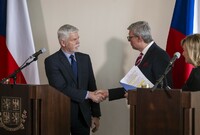 Prezident, zástupci koalice i opozičního hnutí ANO budou dnes jednat na Hradě o reformě penzí